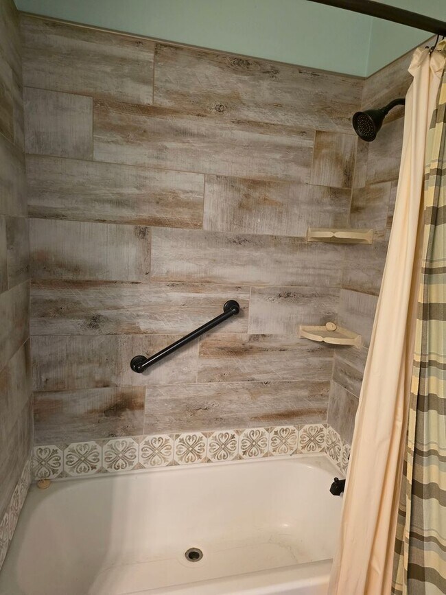 Building Photo - STUNNING PROPERTY-3 bedroom/2 bath Manufacture home in Central Bullhead City