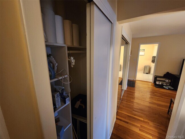 Building Photo - 6 Charles Ln