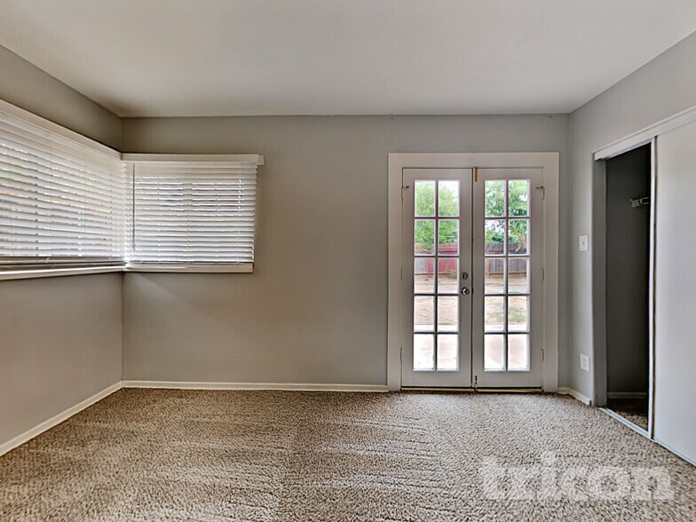 Building Photo - 5307 Esmeralda St