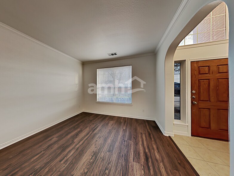 Building Photo - 5805 Kiger Dr