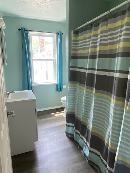 Bathroom - 132 Clara St
