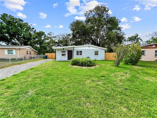 Building Photo - 2404 N Ramona Cir