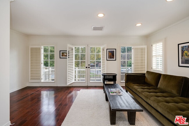 Building Photo - 4419 Clybourn Ave