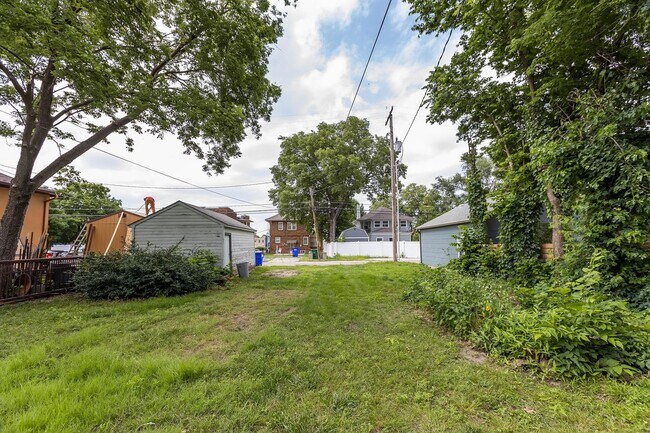 Building Photo - Charming Home - Close to Fort Riley