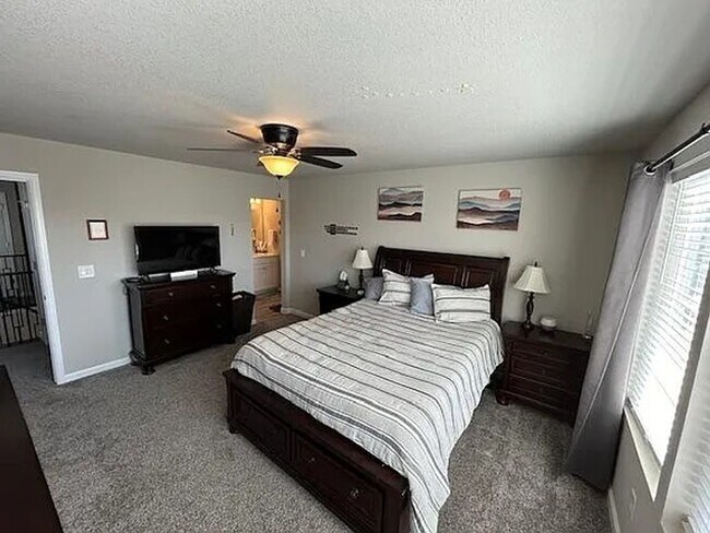 Building Photo - 3 Bed | 2.5 Bath | A/C | Fenced Yard | Near Military Bases