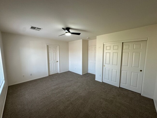 Building Photo - Great 3 Bedroom Home in Gated Community!