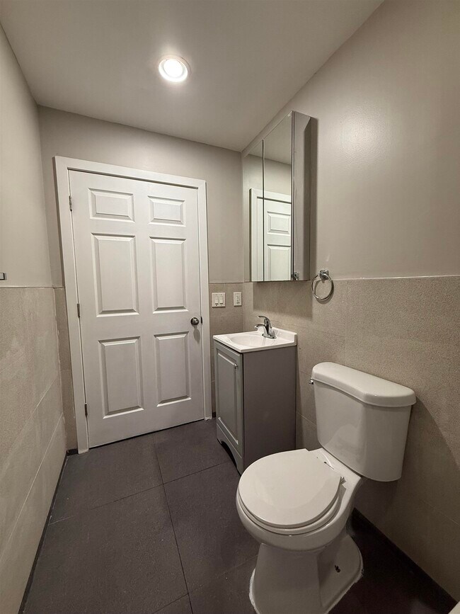 Building Photo - 73-75-75 Ferry St