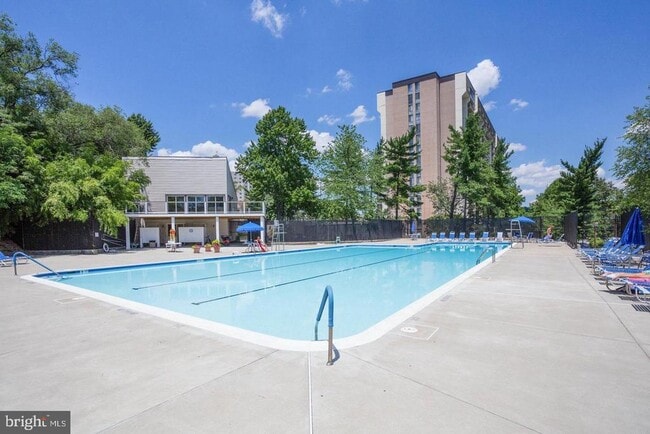 Building Photo - 5300 Holmes Run Pkwy