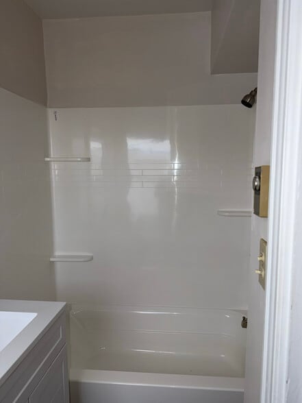 Building Photo - 52-52 Myrtle St