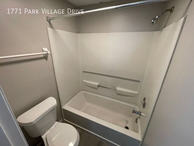 Building Photo - 1771 Park Village Dr