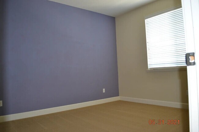 Building Photo - 40 Sturla Way
