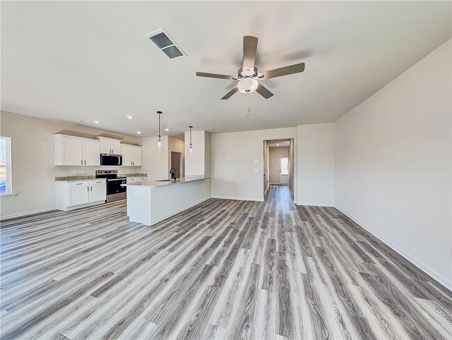 Building Photo - 700 Plant Rd