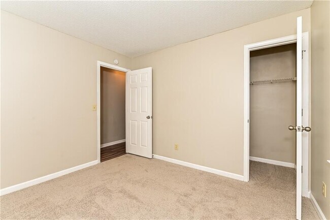 Building Photo - 3307 Poplar Ridge Dr