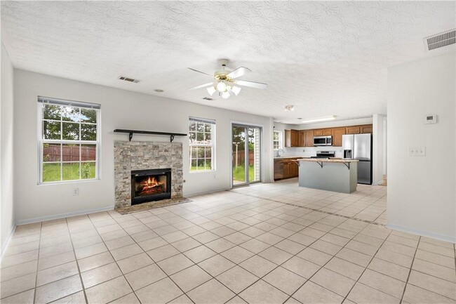 Building Photo - 3740 Crescent Walk Ln NE