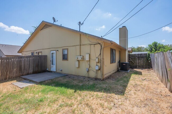 Building Photo - 1110/1108 Woodlief Trl