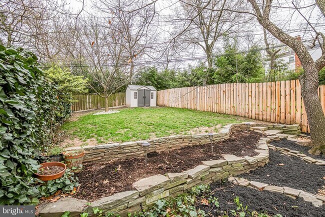 Building Photo - 5809 Mt Vernon Dr