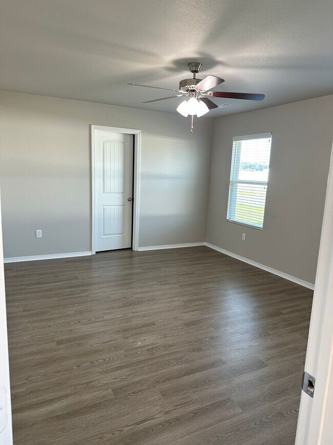 Building Photo - 117 Logan Dr