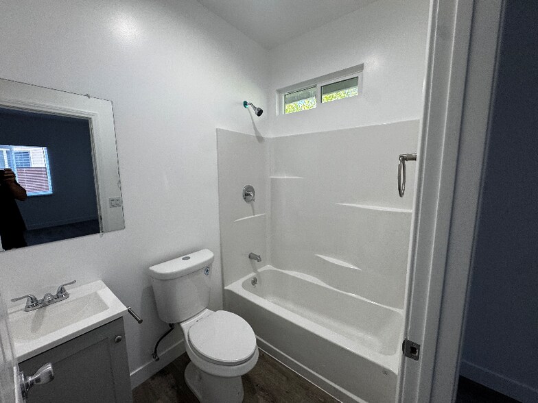 Building Photo - 276 E 2nd St