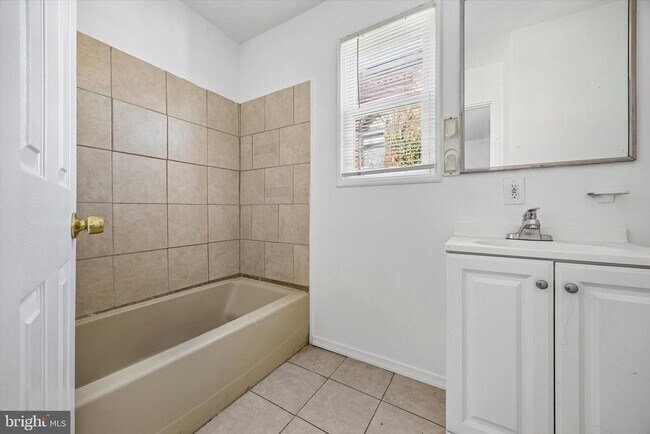 Building Photo - 523 Concord Ave