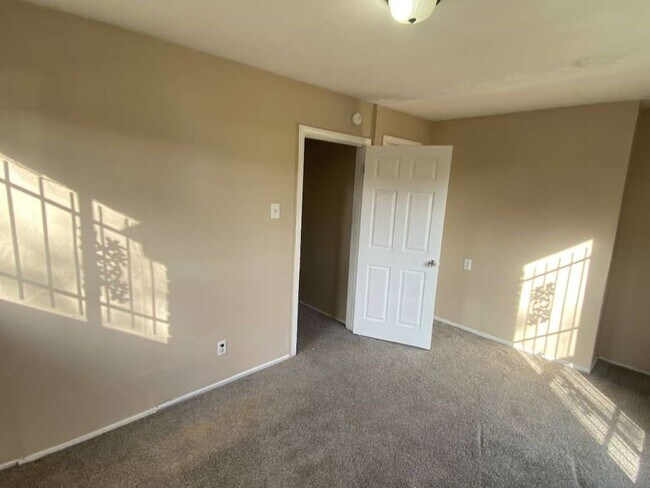 Building Photo - 10818 Carlton Dr