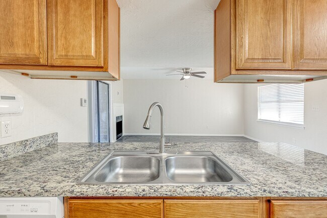 Building Photo - $899 Move In Special - Beautiful 2 bedroom 2 bathroom Apartment with Washer/Dryer hookups
