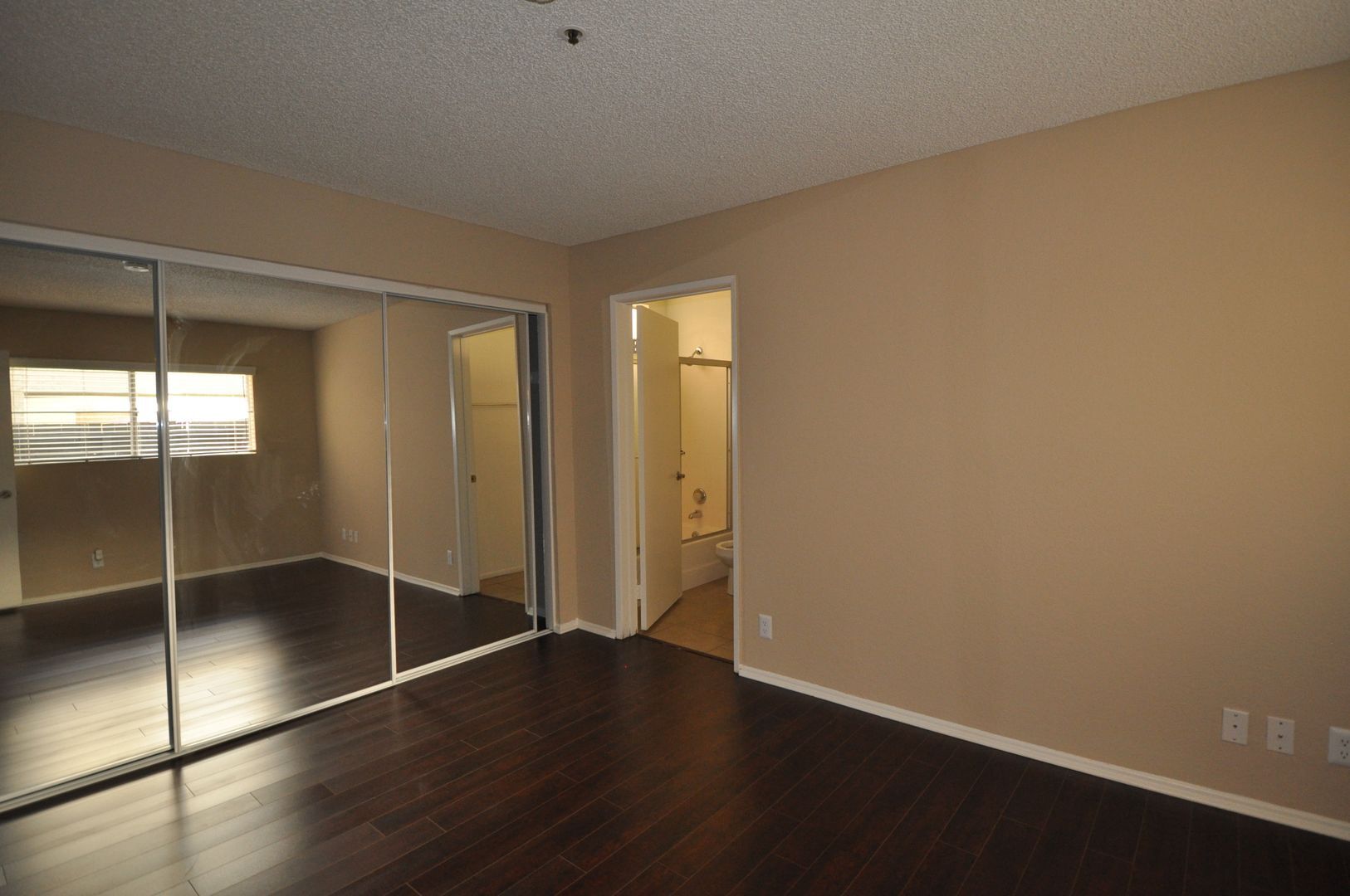 Building Photo - 11505 Riverside Dr