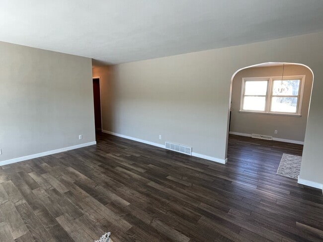 Building Photo - 1044 Park Ave