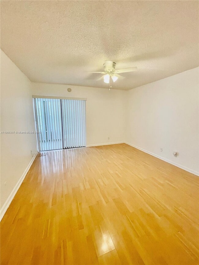 Building Photo - 2320 S Cypress Bend Dr
