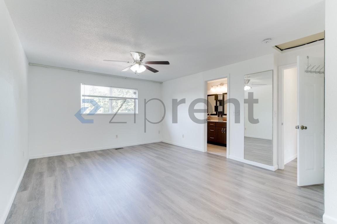 Building Photo - Unit