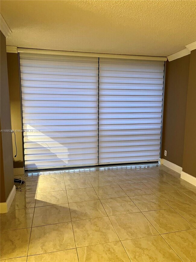 Building Photo - 16919 N Bay Rd