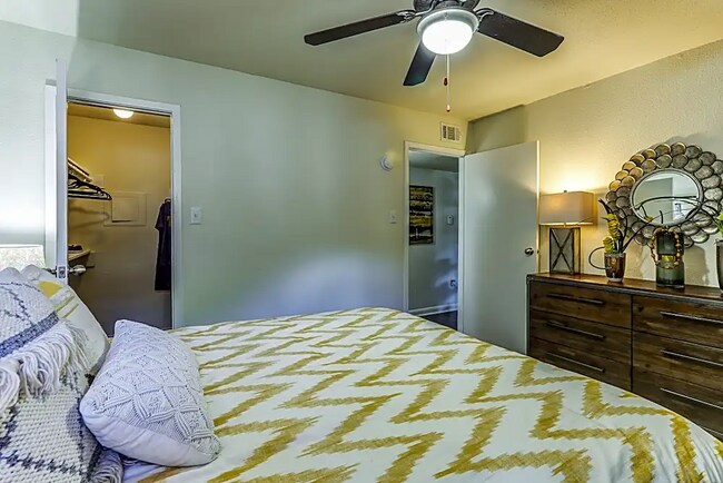 Building Photo - 2 bed ONLY - $1,235!