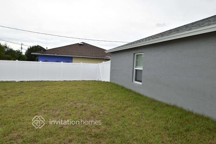 Building Photo - 1725 SW Monterrey Ln