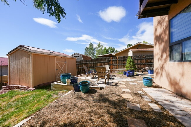 Building Photo - Private Room for Rent with Garage & Outdoor Space – Bedroom 2