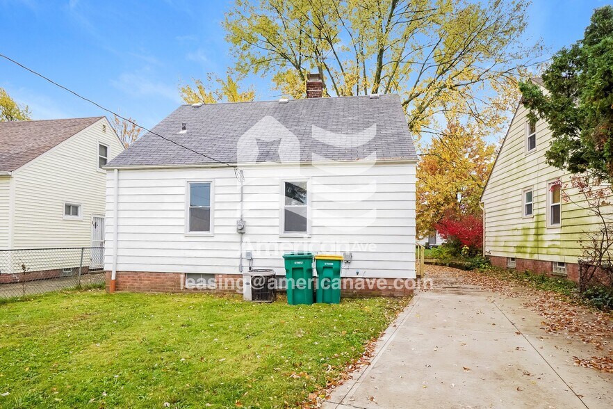 Building Photo - 15413 Fernway Dr