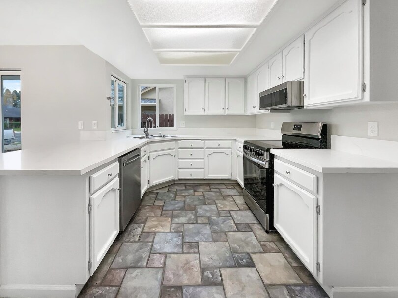 Building Photo - 1172 Willow Creek Dr