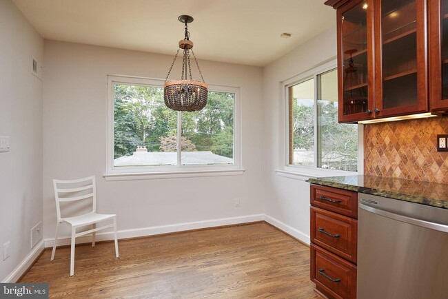 Building Photo - 6716 Tulip Hill Terrace
