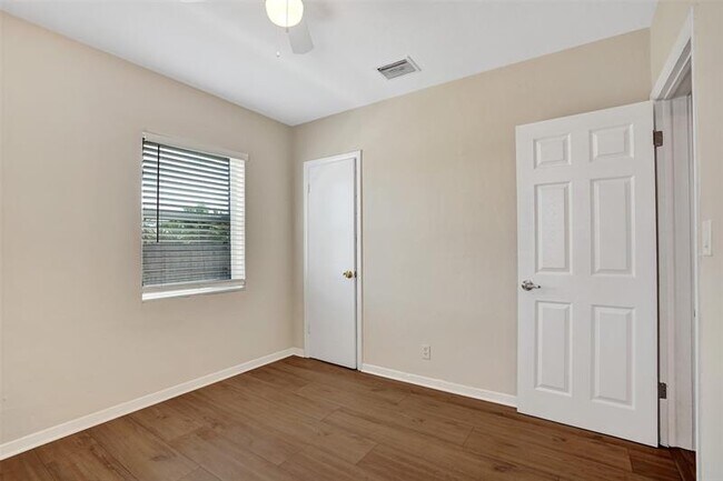 Building Photo - 1222 14th Ct S