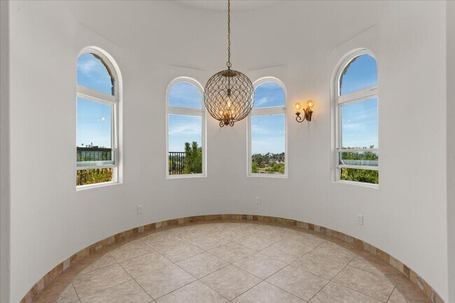 Building Photo - Vista Panoramic View 6 Bedroom 4.5 Bathroom Home for Rent