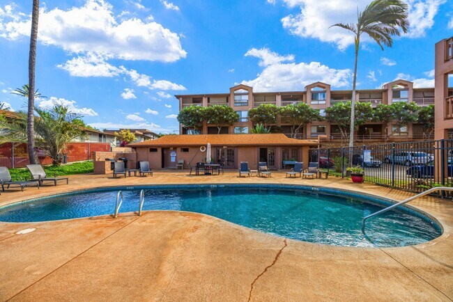 Building Photo - Top-floor, ocean-view 1BR/1BA condo in Honokowai — close to Honokowai Beach Park and Bad Ass Coffee.