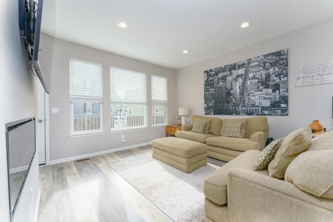 Building Photo - 645 Jenny Wy