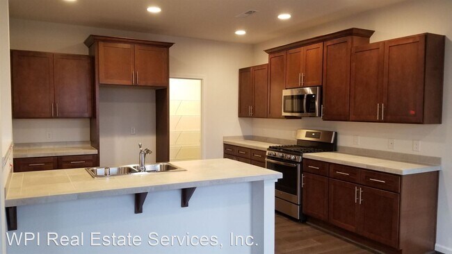 Building Photo - 4 br, 2.5 bath House - 4617 31st Ave SE Un...