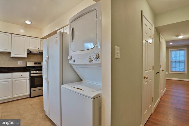 Building Photo - 3181 Welby Ct