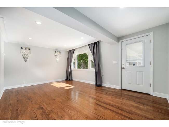Building Photo - 335 Brookside Ln