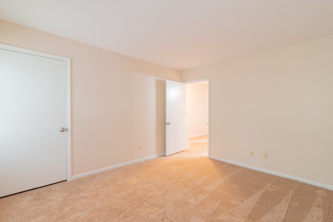 Building Photo - 4631 Old Lantern Way