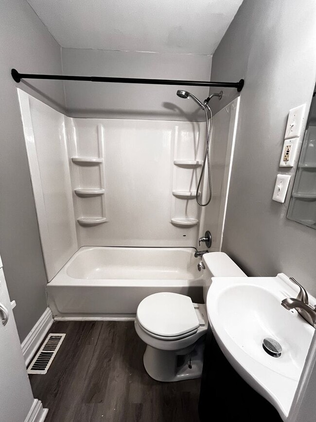 Building Photo - Recently Renovated 3-Bedroom Home