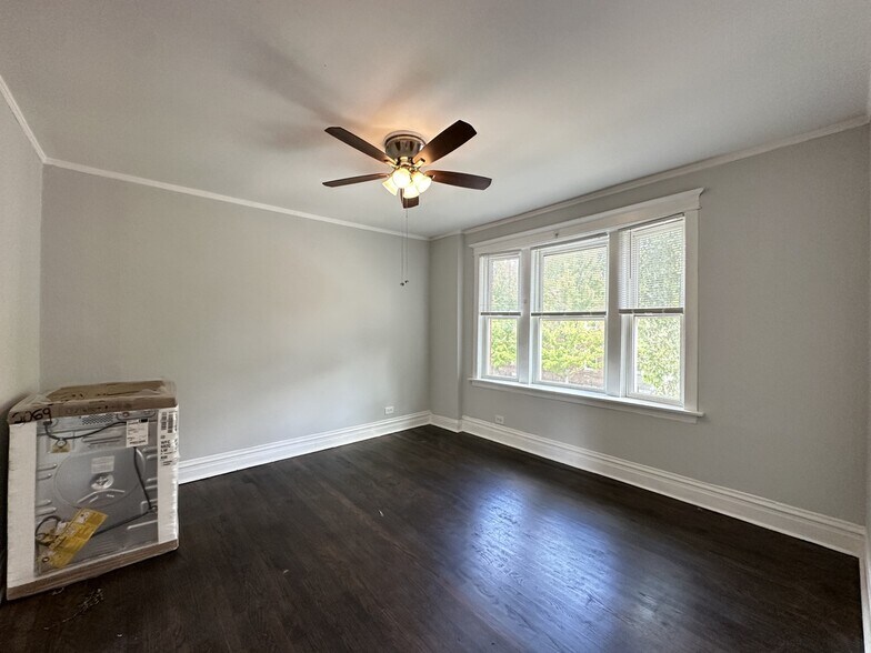 Building Photo - 2548 N Kildare Ave
