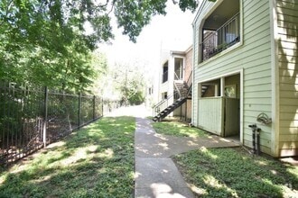 Building Photo - 6602 Harbor Town Dr