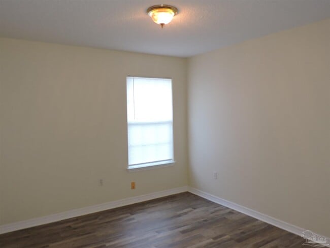 Building Photo - 2513 Gulf Breeze Ave