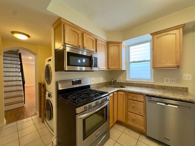 Building Photo - Charming 2 Bedroom/2 Bathroom Townhome in Upper Fells Point, MD!