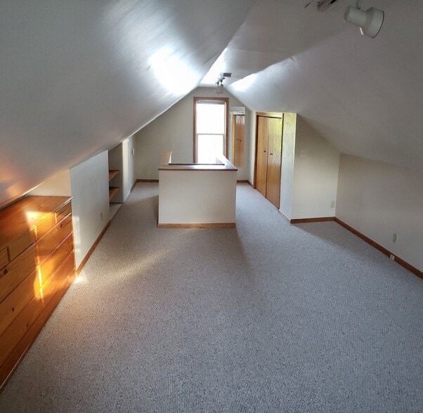 Building Photo - 1315 N 20th Ave E